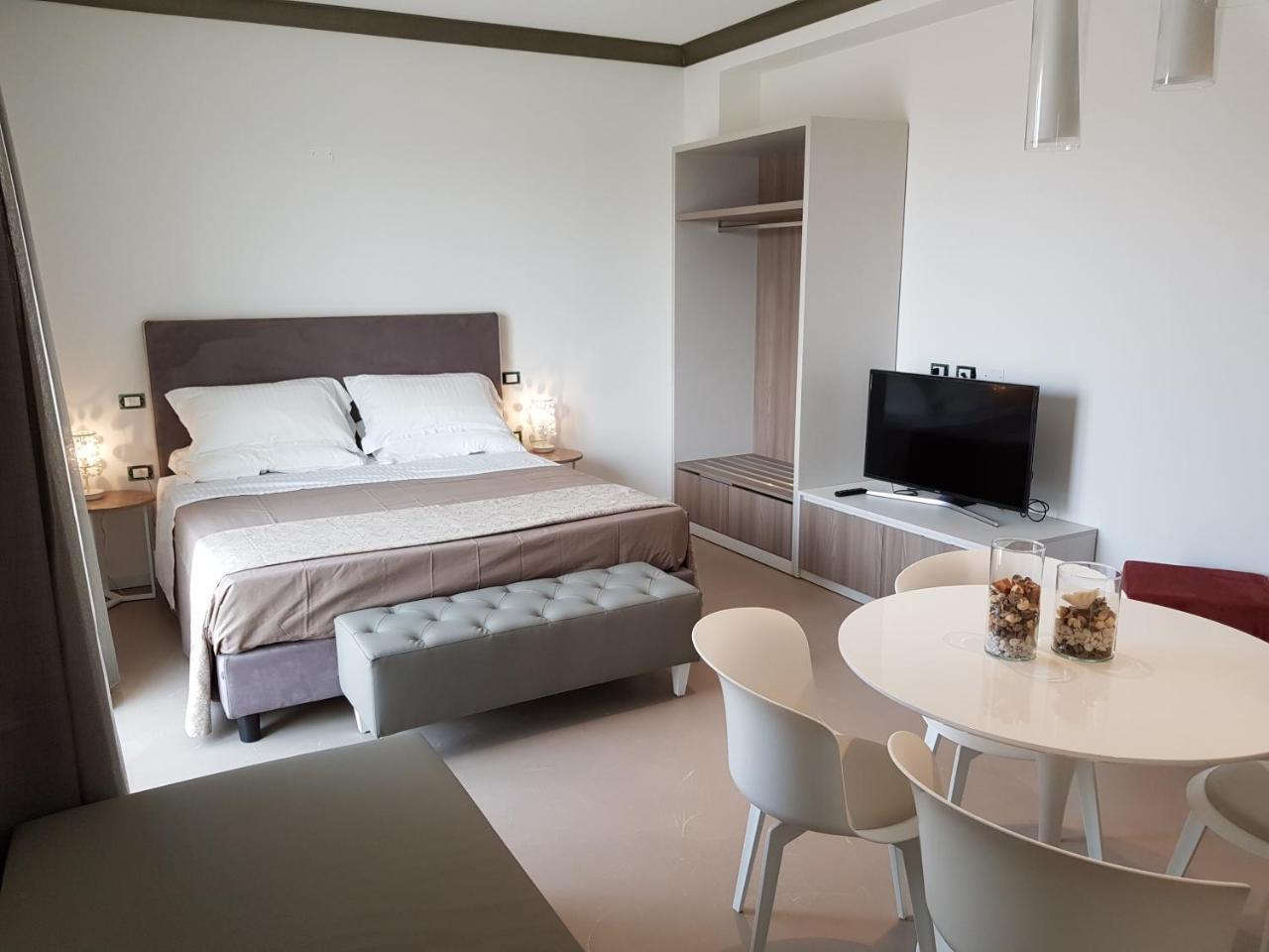 Venus Suites チェルヴィア エクステリア 写真